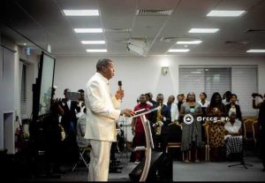 Pastor Adeboye preaching